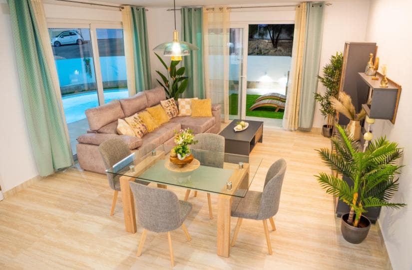 3 bedroom Villa for sale in Rojales with pool - € 449,500 (Ref: 9430579)