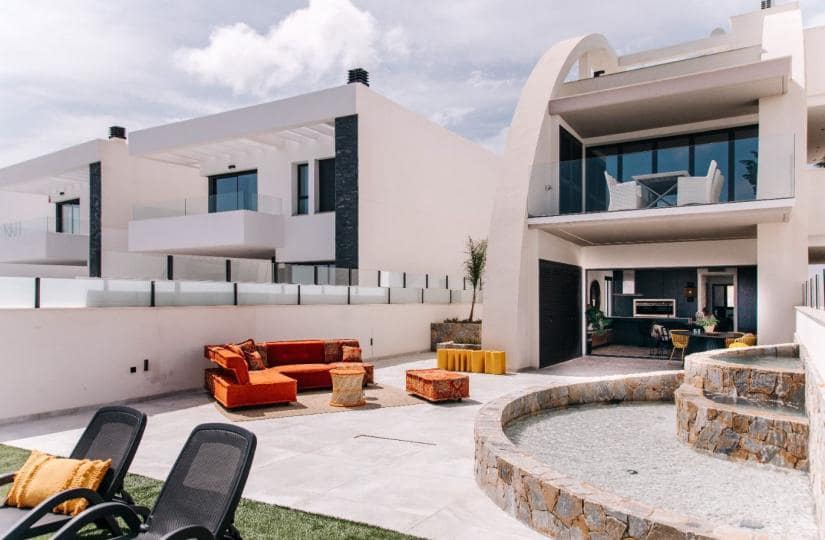 4 bedroom Apartment for sale in Rojales with pool - € 599,000 (Ref: 9430582)