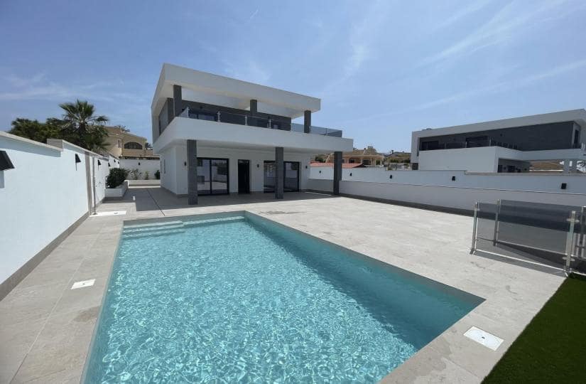 3 bedroom Villa for sale in Rojales with pool - € 799,900 (Ref: 9430583)