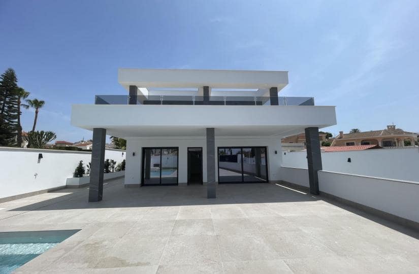 3 bedroom Villa for sale in Rojales with pool - € 799,900 (Ref: 9430583)