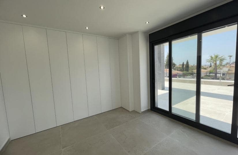 3 bedroom Villa for sale in Rojales with pool - € 799,900 (Ref: 9430583)