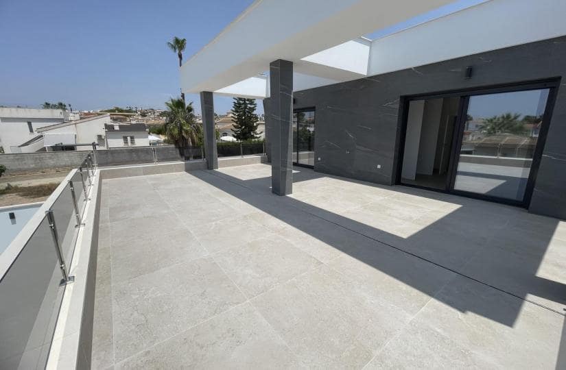 3 bedroom Villa for sale in Rojales with pool - € 799,900 (Ref: 9430583)