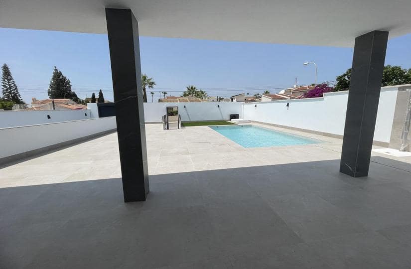 3 bedroom Villa for sale in Rojales with pool - € 799,900 (Ref: 9430583)