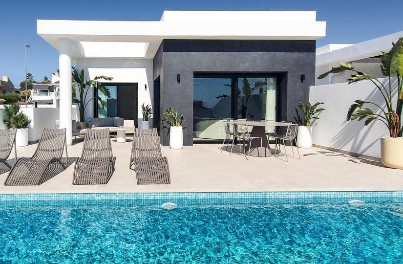 5 bedroom Villa for sale in Rojales with pool - € 699,750 (Ref: 9430584)