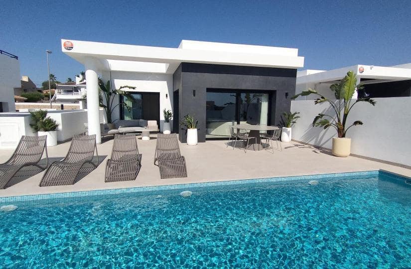 5 bedroom Villa for sale in Rojales with pool - € 699,750 (Ref: 9430584)