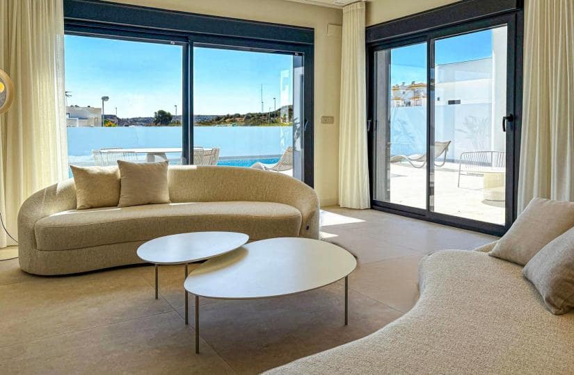 5 bedroom Villa for sale in Rojales with pool - € 728,500 (Ref: 9430586)