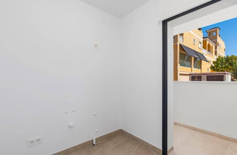 4 bedroom Apartment for sale in Benijofar with pool - € 328,000 (Ref: 9430600)