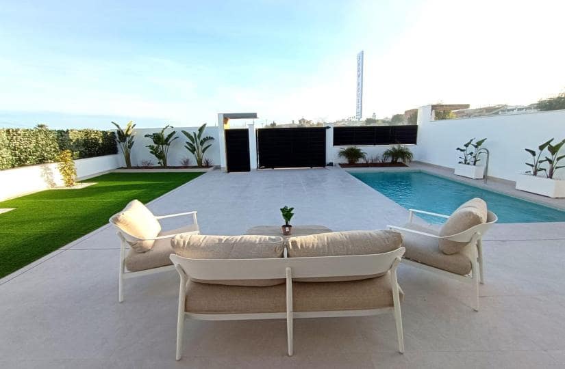 3 bedroom Villa for sale in Benijofar with pool - € 449,000 (Ref: 9430602)