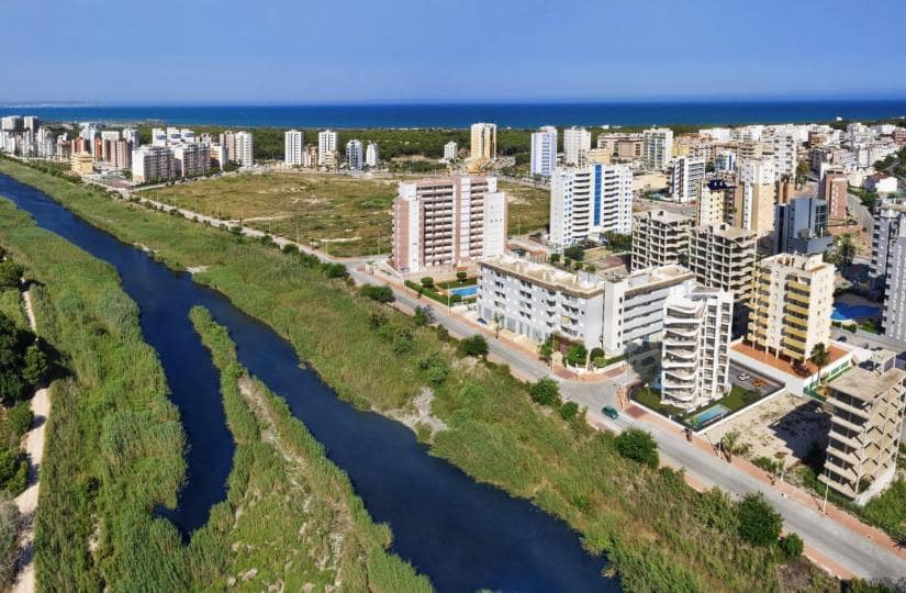 3 quarto Apartamento para venda em Guardamar del Segura com piscina - 345 000 € (Ref: 9430644)