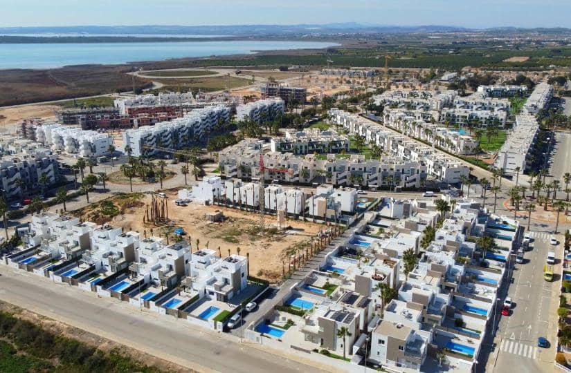 3 bedroom Townhouse for sale in Guardamar del Segura with pool - € 459,000 (Ref: 9430658)