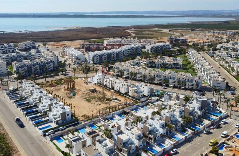 3 bedroom Townhouse for sale in Guardamar del Segura with pool - € 459,000 (Ref: 9430658)