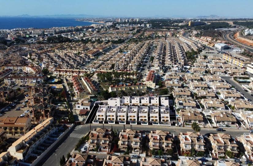 3 bedroom Villa for sale in Orihuela Costa with pool - € 495,000 (Ref: 9430682)