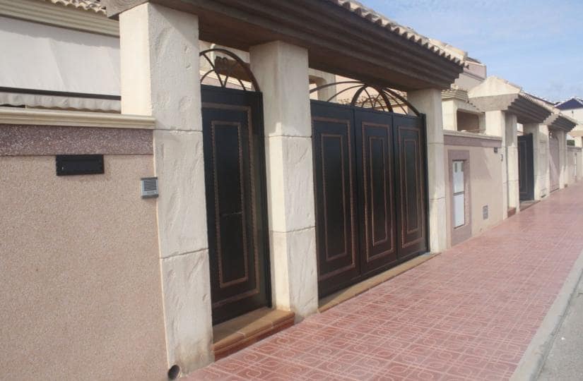 2 bedroom Townhouse for sale in Orihuela Costa with pool - € 330,000 (Ref: 9430690)
