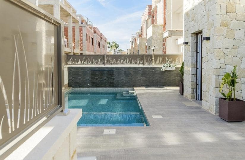 3 bedroom Villa for sale in Los Montesinos with pool - € 485,000 (Ref: 9430692)