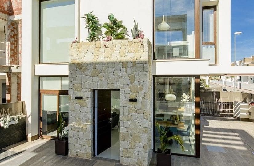 3 bedroom Villa for sale in Los Montesinos with pool - € 485,000 (Ref: 9430692)