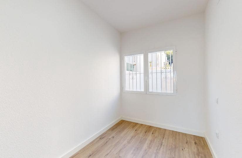 2 bedroom Bungalow for sale in Villamartin - € 199,000 (Ref: 9432829)