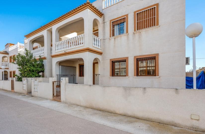 Bungalow de 2 habitaciones en Daya Vieja en venta con piscina - 105.000 € (Ref: 9436385)