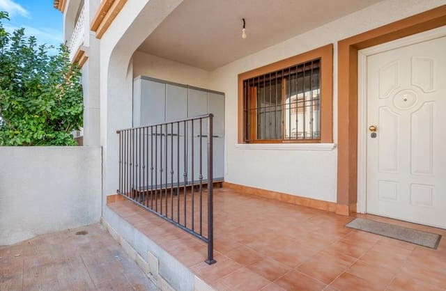 Bungalow de 2 habitaciones en Daya Vieja en venta con piscina - 105.000 € (Ref: 9436385)