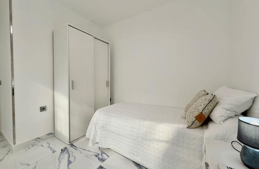 Pareado de 2 habitaciones en El Chaparral en venta con piscina garaje - 177.000 € (Ref: 9438977)