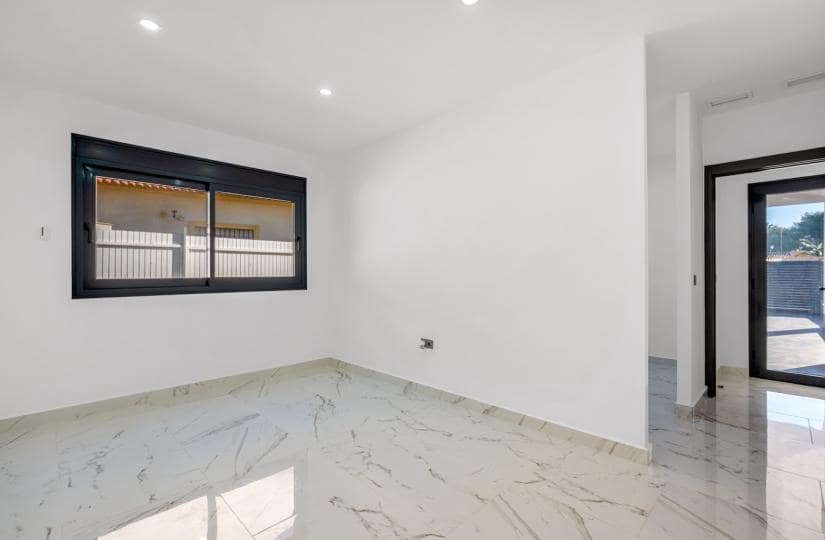 4 bedroom Villa for sale in Dehesa de Campoamor with pool garage - € 985,000 (Ref: 9441322)