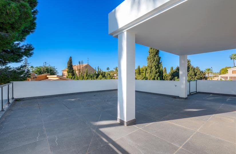 4 bedroom Villa for sale in Dehesa de Campoamor with pool garage - € 985,000 (Ref: 9441322)