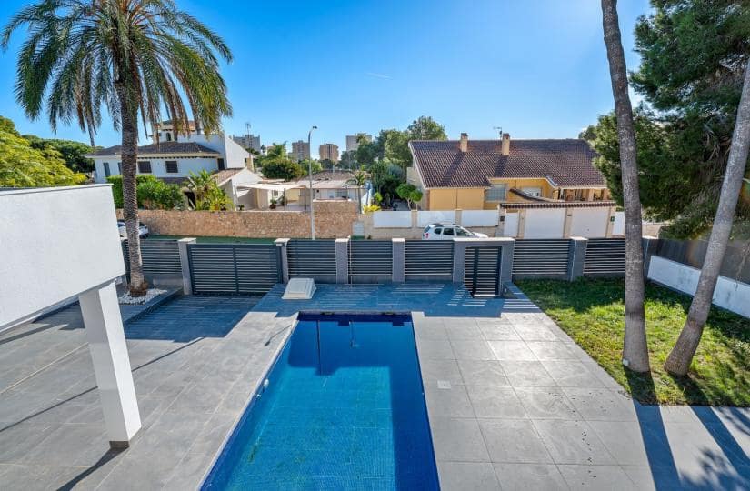 4 bedroom Villa for sale in Dehesa de Campoamor with pool garage - € 985,000 (Ref: 9441322)