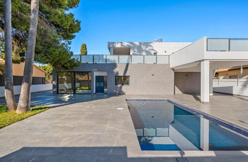 4 bedroom Villa for sale in Dehesa de Campoamor with pool garage - € 985,000 (Ref: 9441322)