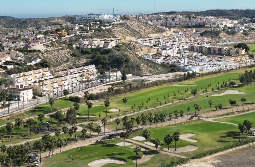 3 chambre Villa/Maison Semi-Mitoyenne à vendre à La Marquesa avec piscine garage - 257 500 € (Ref: 9442851)