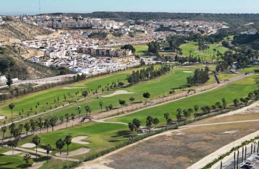 3 chambre Villa/Maison Semi-Mitoyenne à vendre à La Marquesa avec piscine garage - 257 500 € (Ref: 9442851)