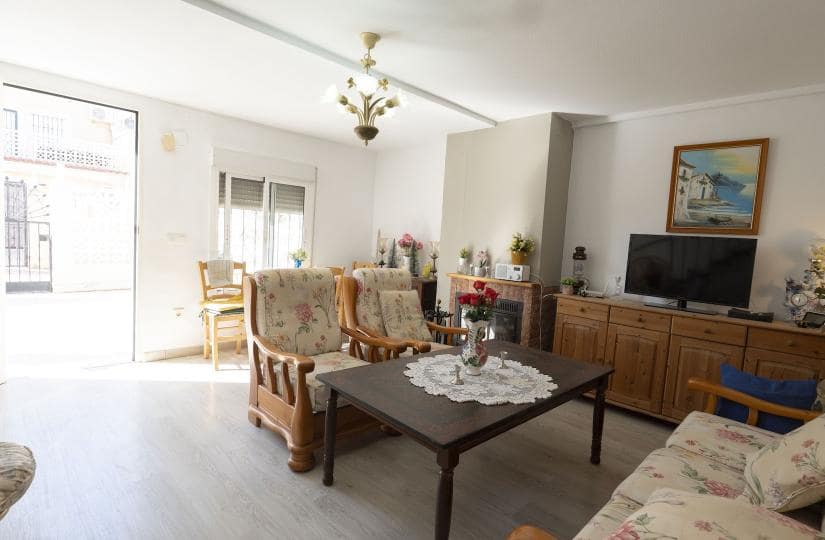 3 makuuhuone Omakotitalo myytävänä paikassa Torrevieja - 149 000 € (Ref: 9451549)