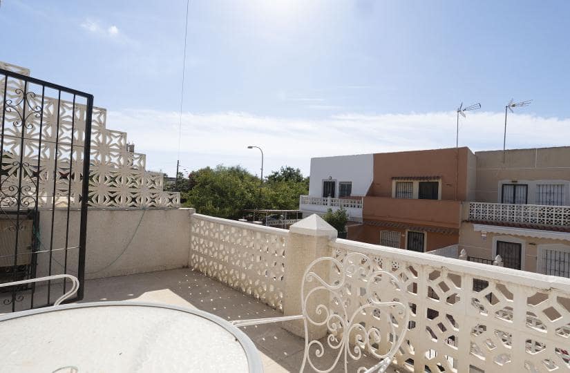 3 makuuhuone Omakotitalo myytävänä paikassa Torrevieja - 149 000 € (Ref: 9451549)