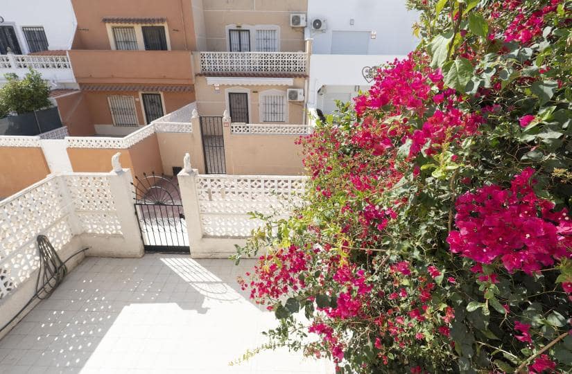 3 makuuhuone Omakotitalo myytävänä paikassa Torrevieja - 149 000 € (Ref: 9451549)