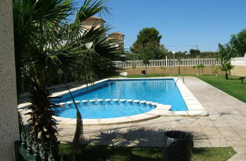 3 bedroom Semi-detached Villa for sale in Algorfa with pool garage - € 150,000 (Ref: 9467941)