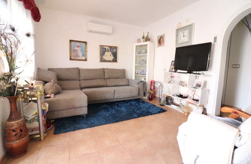 3 bedroom Semi-detached Villa for sale in Algorfa with pool garage - € 150,000 (Ref: 9467941)