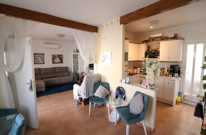 3 bedroom Semi-detached Villa for sale in Algorfa with pool garage - € 150,000 (Ref: 9467941)