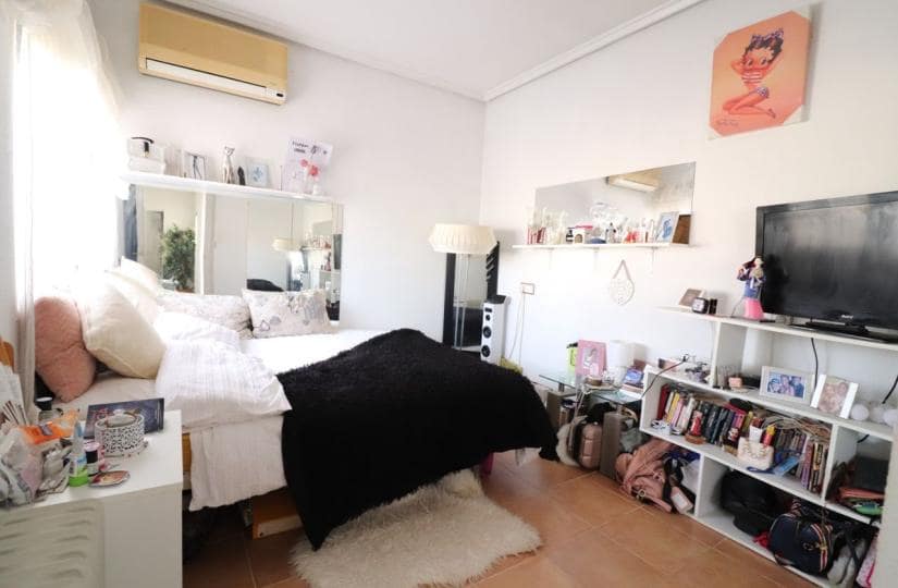 3 bedroom Semi-detached Villa for sale in Algorfa with pool garage - € 150,000 (Ref: 9467941)