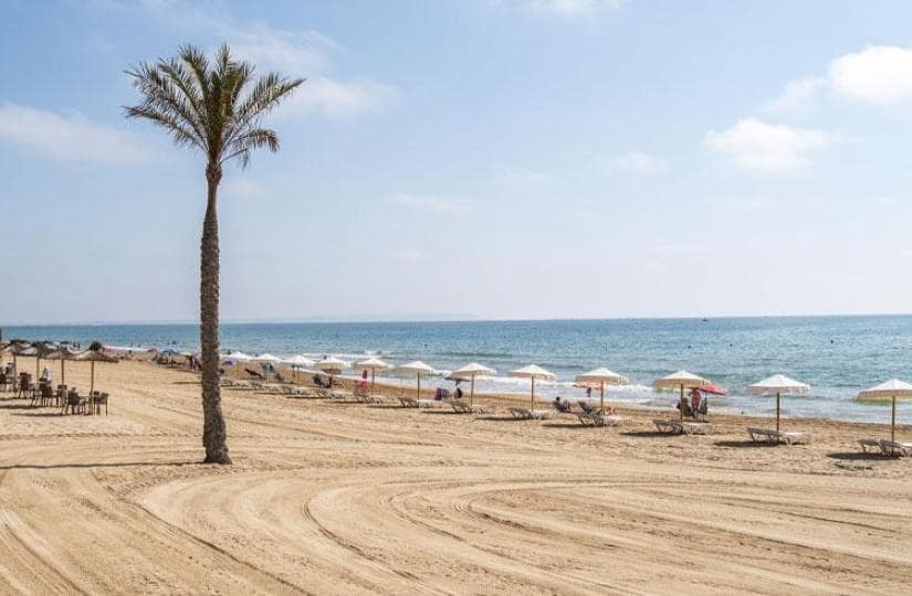 2 bedroom Apartment for sale in Guardamar del Segura with pool - € 415,000 (Ref: 9483623)