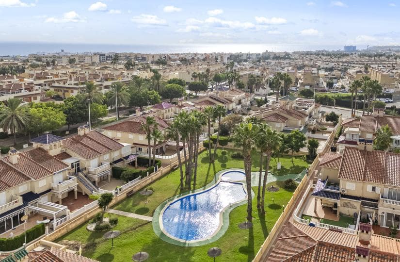 1 sovrum Lägenhet till salu i Orihuela Costa med pool - 170 000 € (Ref: 9483635)