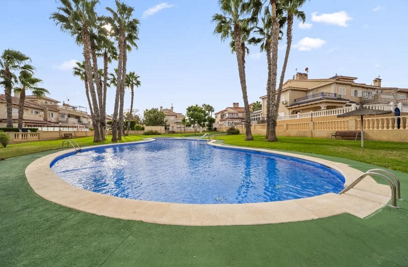 1 sovrum Lägenhet till salu i Orihuela Costa med pool - 170 000 € (Ref: 9483635)