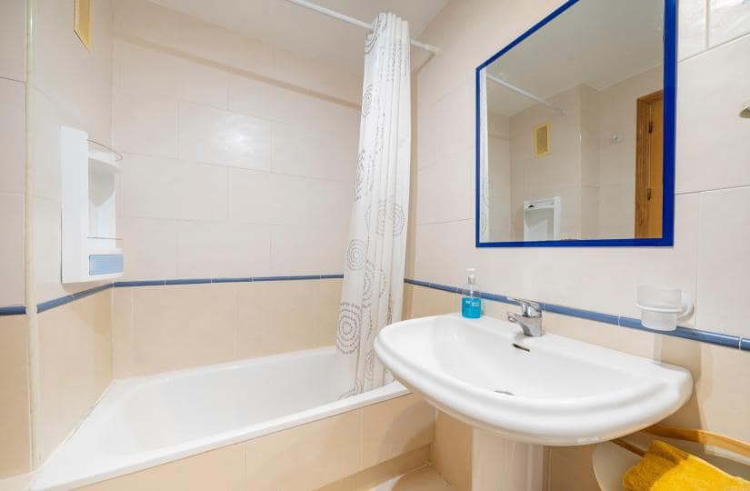 2 soveværelse Lejlighed til salg i Torrevieja med swimmingpool garage - € 185.000 (Ref: 9483636)