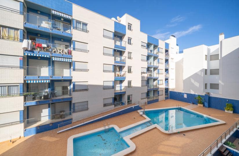 2 soveværelse Lejlighed til salg i Torrevieja med swimmingpool garage - € 185.000 (Ref: 9483636)