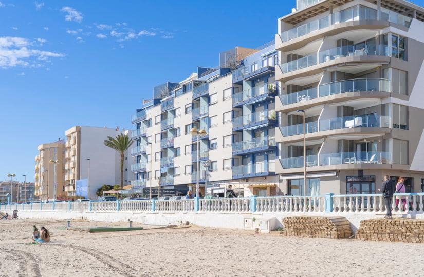 2 soveværelse Lejlighed til salg i Torrevieja med swimmingpool garage - € 185.000 (Ref: 9483636)