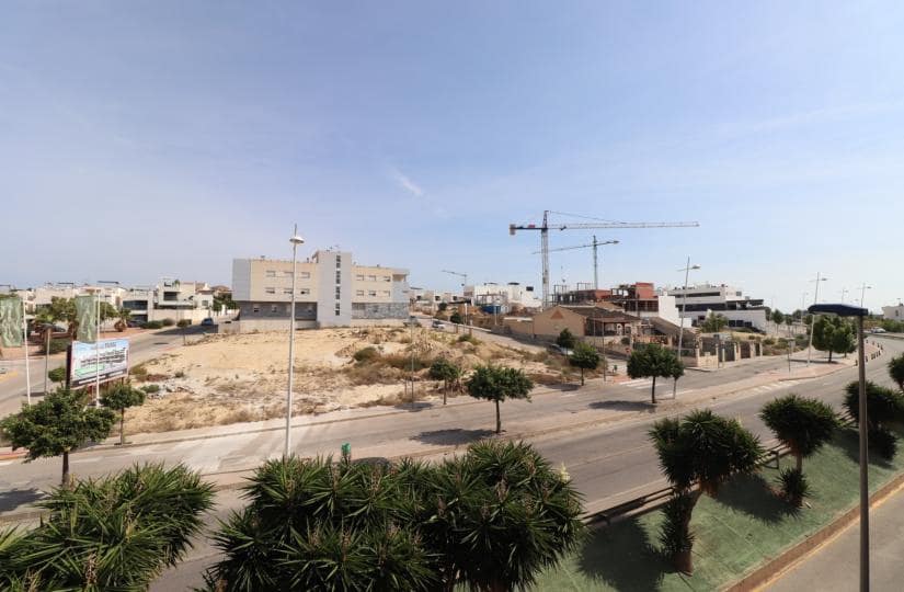 2 makuuhuone Omakotitalo vuokrattavana paikassa Benijofar mukana uima-altaan 
autotalli - 700 € (Ref: 9483641)