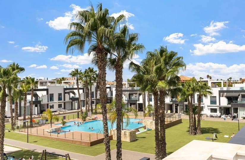 2 bedroom Penthouse for sale in La Zenia with pool garage - € 319,000 (Ref: 9488668)