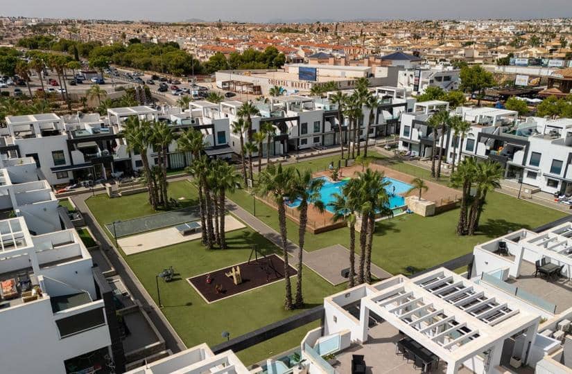 2 bedroom Penthouse for sale in La Zenia with pool garage - € 319,000 (Ref: 9488668)