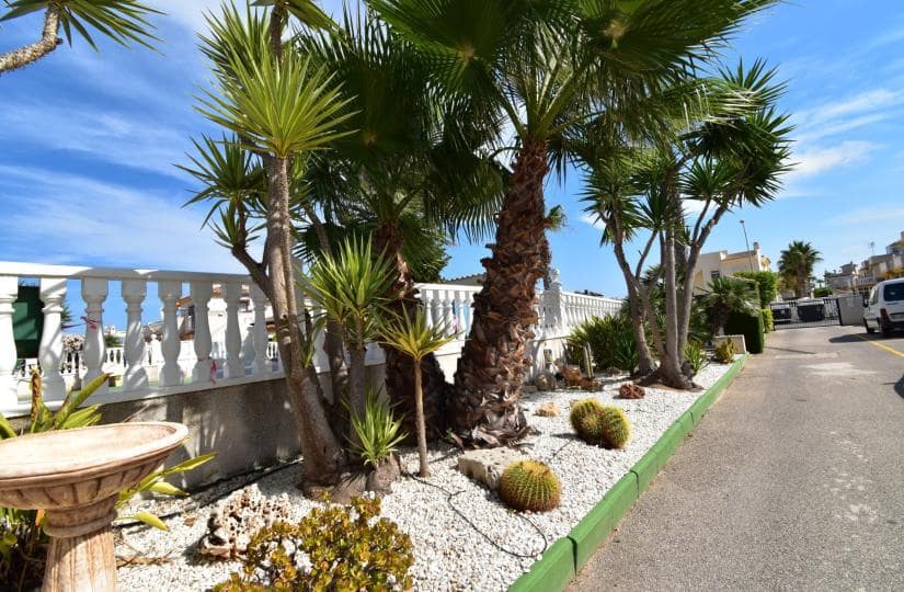 2 soveværelse Villa til salg i Playa Flamenca med swimmingpool garage - € 175.000 (Ref: 9497080)