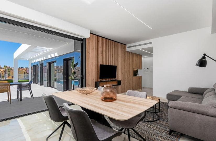 3 soveværelse Villa til salg i Algorfa med swimmingpool - € 670.000 (Ref: 9498009)