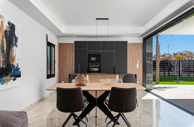 3 soveværelse Villa til salg i Algorfa med swimmingpool - € 670.000 (Ref: 9498009)