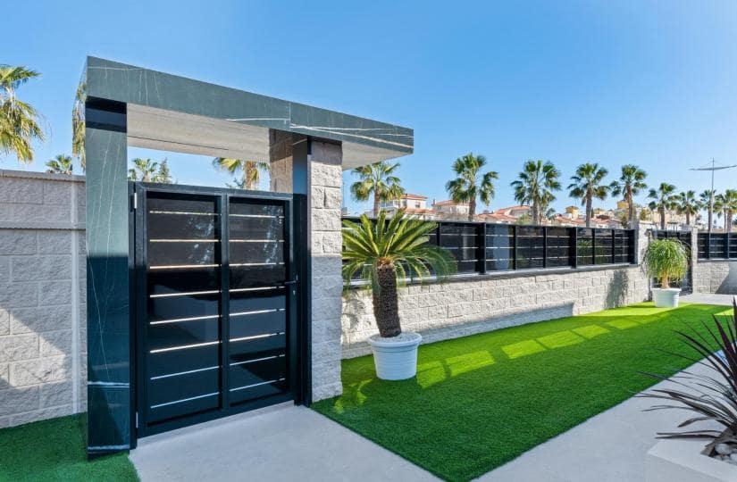 3 soveværelse Villa til salg i Algorfa med swimmingpool - € 670.000 (Ref: 9498009)