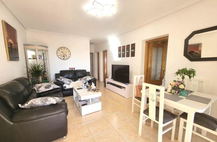 3 soverom Kjedet enebolig til salgs i Los Montesinos med svømmebasseng garasje - € 215 000 (Ref: 9498950)